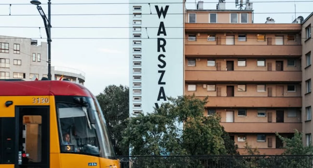 Najciekawsze atrakcje w sercu Warszawy – przewodnik po okolicy z wygodnym noclegiem