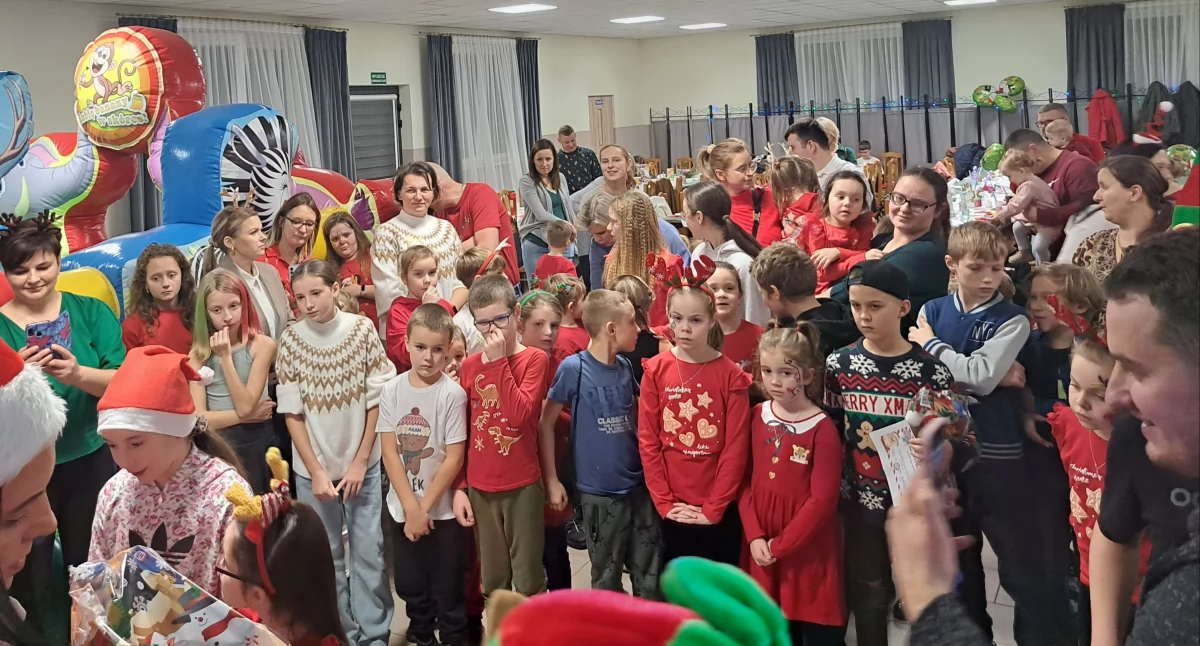 Ponad setka dzieci bawiła się na Mikołajkach w Bielanach