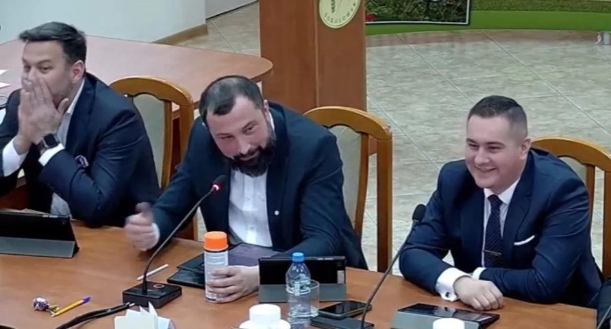 Uwaga! Radni ze sprayem na drogach! Będą zaznaczać miejsca do napraw!