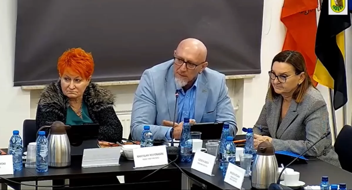 Drogi powiatowe w mieście. Radny Radosław Kosieradzki ma pewien pomysł.
