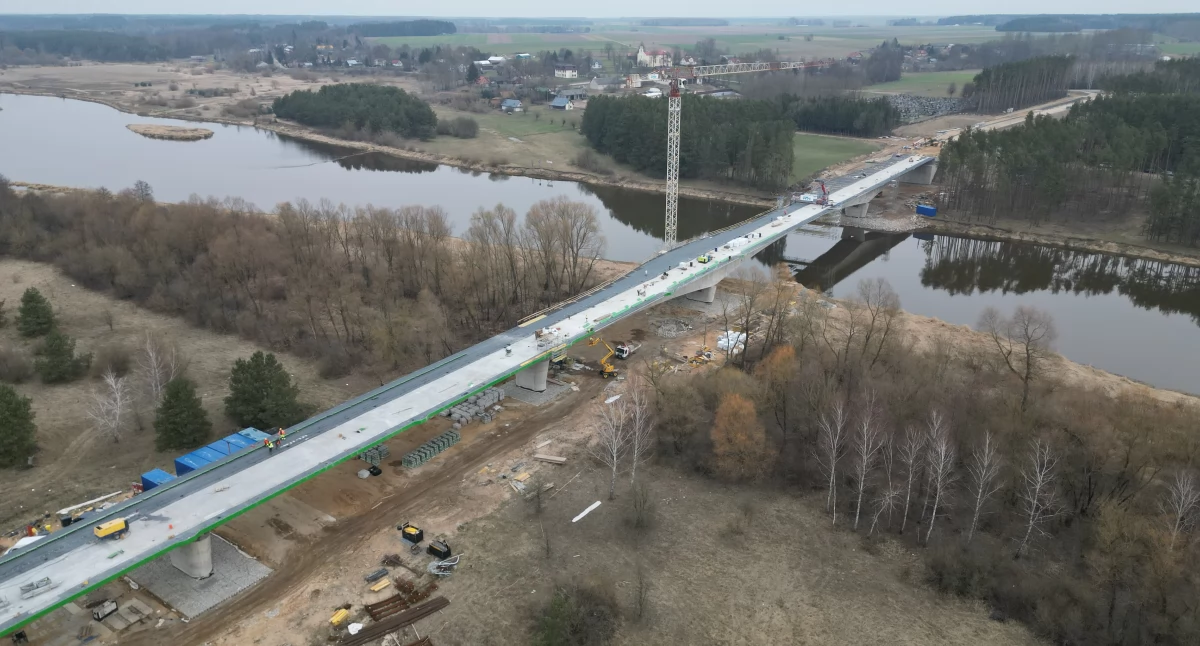 Nowy most już spiął oba brzegi Bugu!
