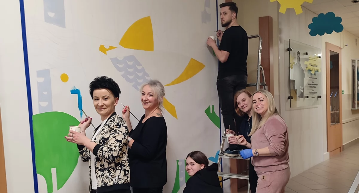 Mural w sokołowskiej „Czwórce”. Tak szkolna społeczność uczciła patrona szkoły.