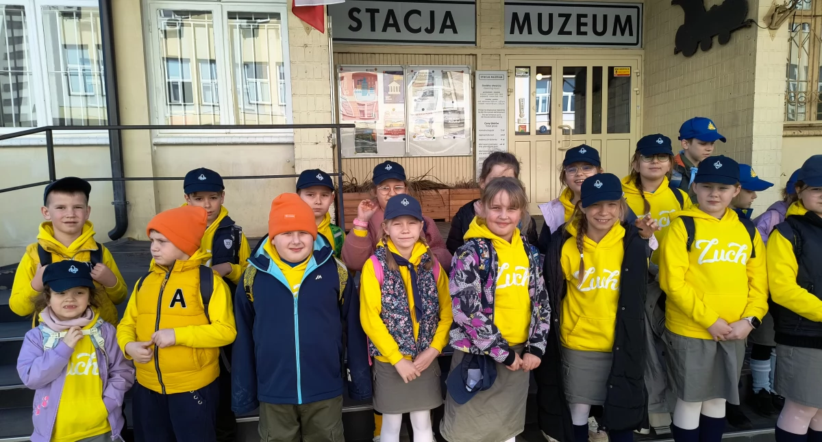 Zuchy poznawały naukowców, obejrzały też w Warszawie ciekawą ekspozycję o kolei