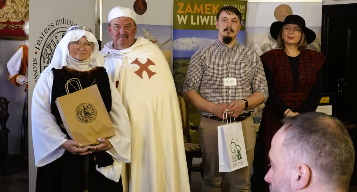 Zamek w Liwie. Wystawę o templariuszach można oglądać do końca maja.