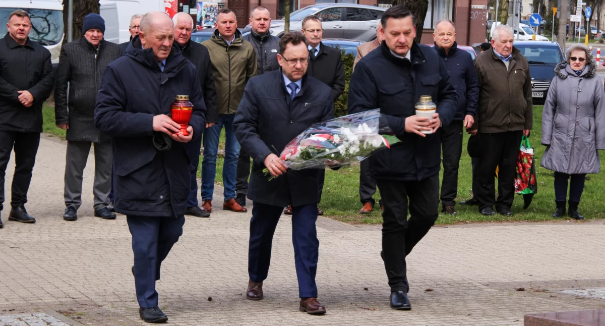 Oddali hołd ofiarom zbrodni katyńskiej i katastrofy smoleńskiej