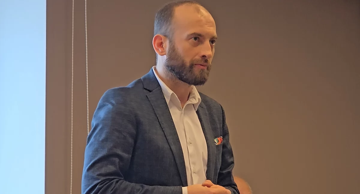 Dlaczego nowy dyrektor SOK okłamał radnych na sesji?