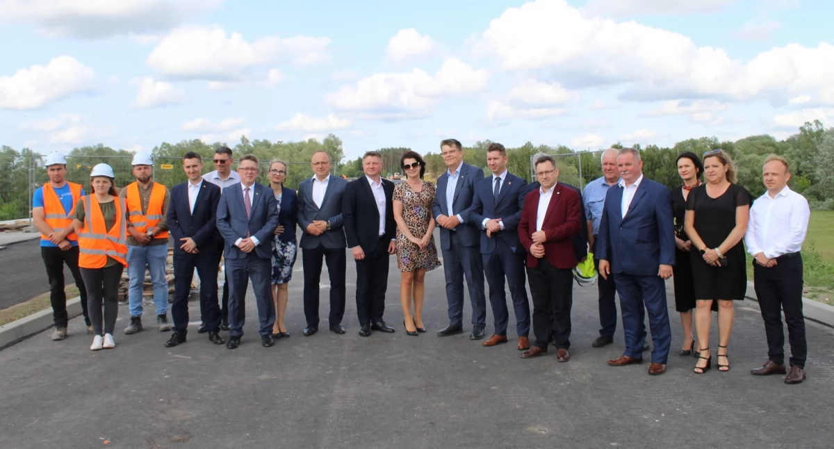 Poseł, marszałkowie i samorządowcy rozmawiali o drogach dojazdowych do nowego mostu