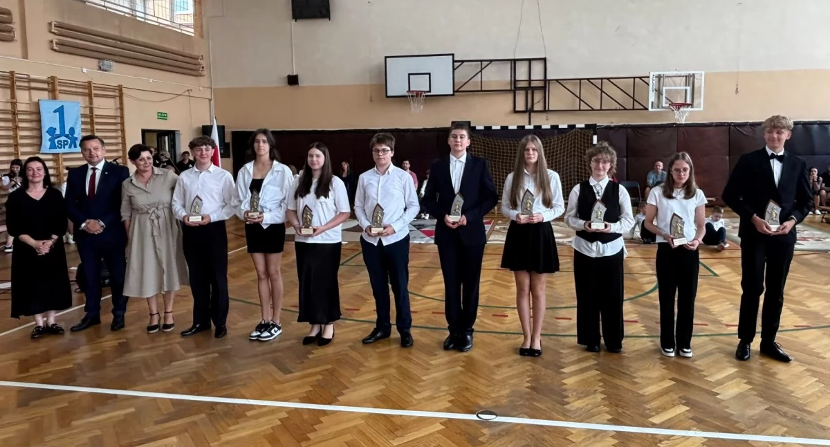 Koniec roku w „Jedynce”: czas wręczania nagród i wyróżnień, ale i pożegnań...