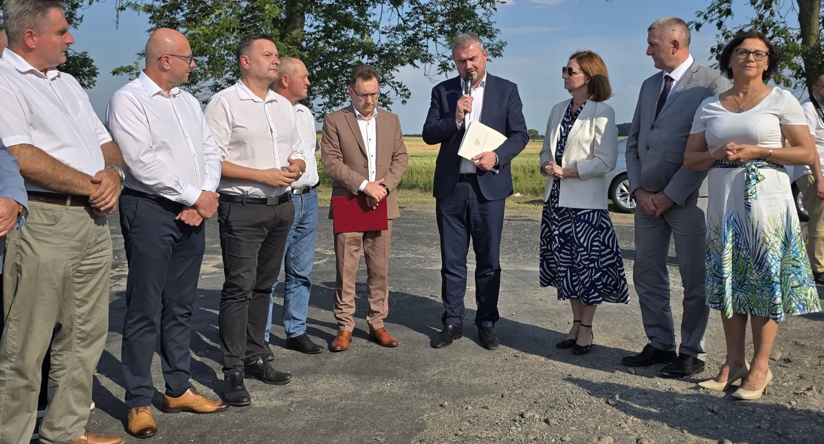Gorące wieści w upalny dzień. Są pieniądze na drogę powiatową Przywózki - Węże