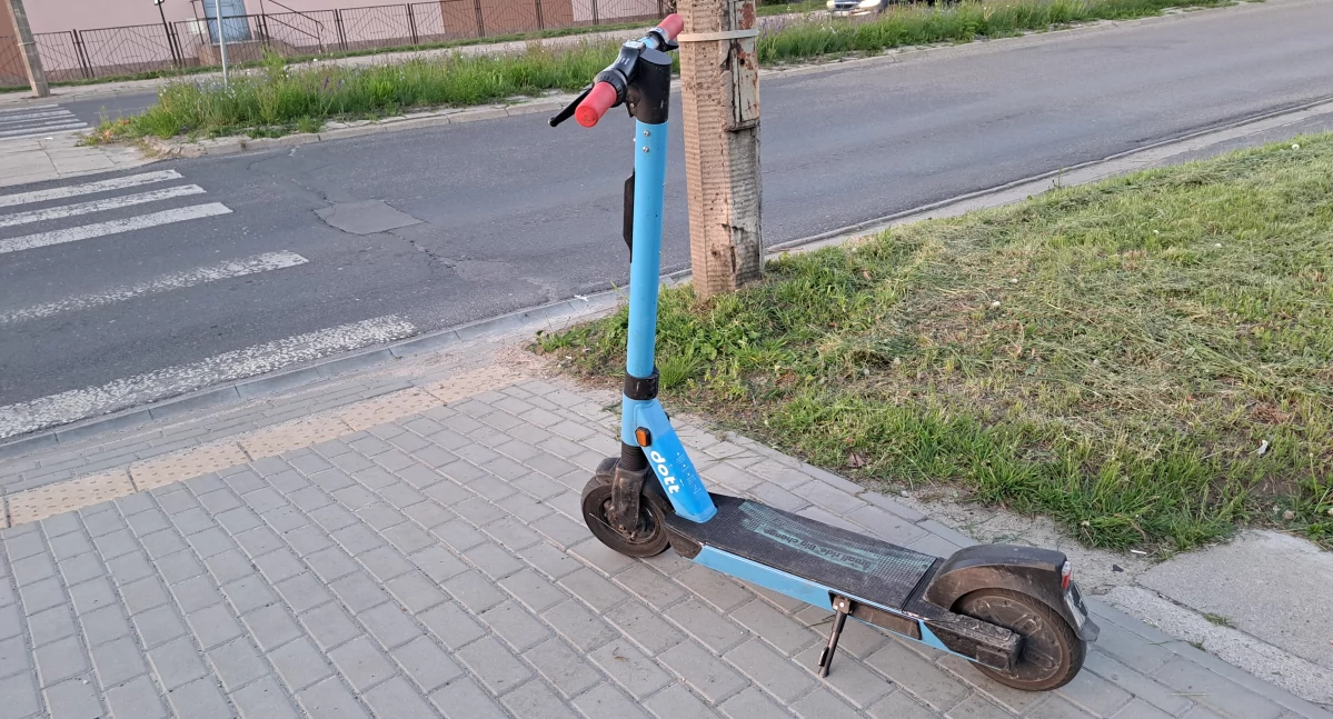 Dwaj nastolatkowie trafili do szpitala po wypadku na hulajnodze elektrycznej