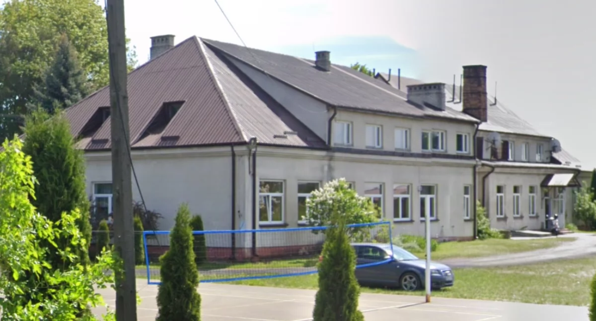 Pożegnanie ze szkołą w Bujałach. Ostatnio uczyło się w niej 14 dzieci.