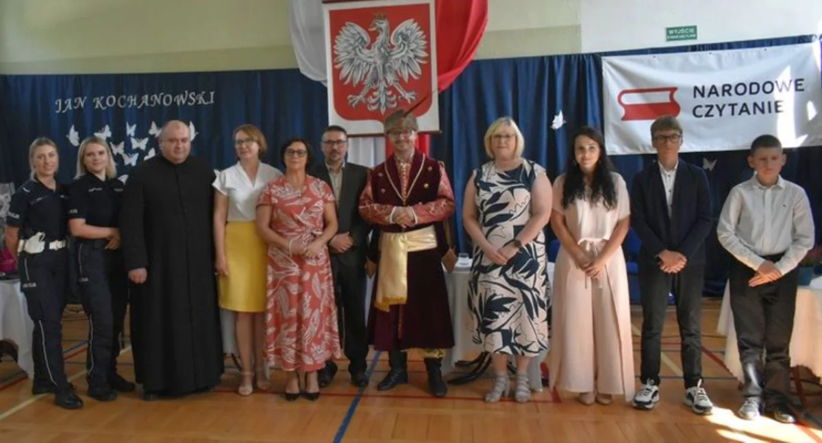 Kochanowskiego w „Szóstce” czytali m.in. pani burmistrz, ksiądz i panie policjantki