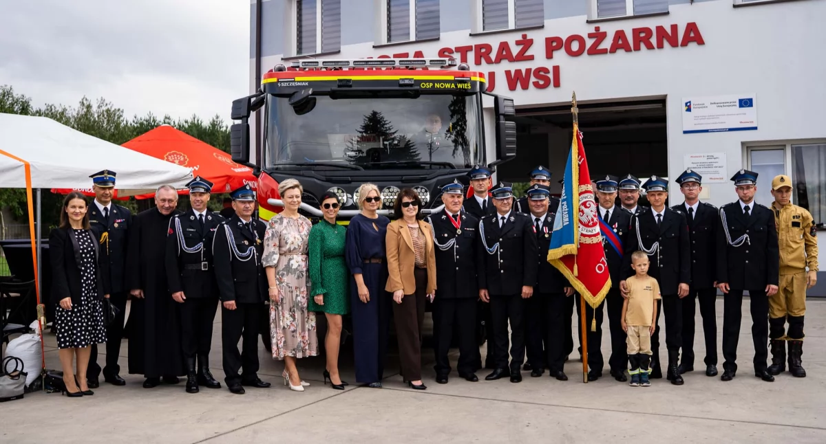 Uroczyście poświęcili nowy wóz strażacki jednostki OSP Nowa Wieś