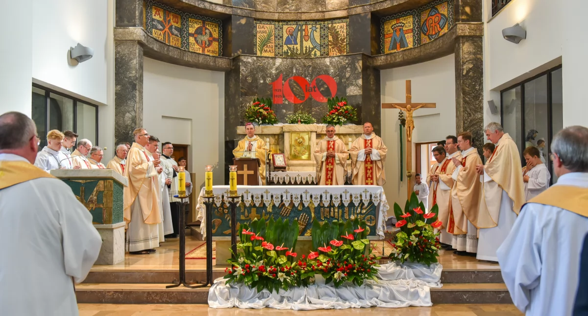100-lecie salezjanów w Sokołowie Podlaskim. W niedzielę świętowano religijnie i piknikowo.