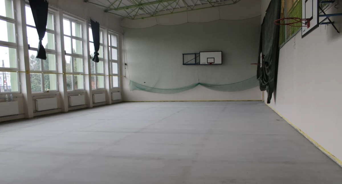 Trwa remont sal sportowych w szkole w Jabłonnie Lackiej