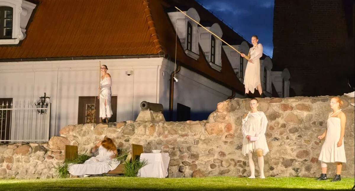 Zamek w Liwie stolicą teatru – IV Festiwal Teatralny w plenerze zakończony sukcesem