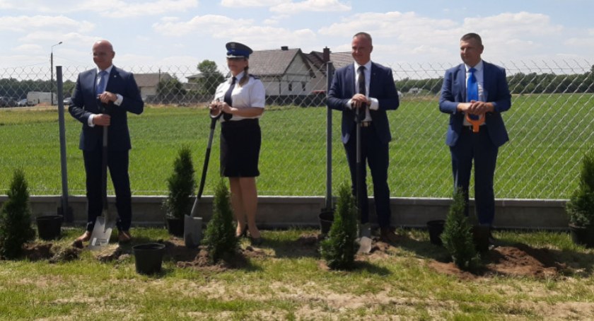 Tablica pamiątkowa, piknik i 100 tui na stulecie Wyrębu