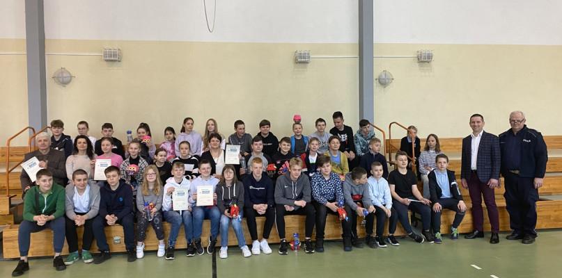 Uczniowie z Grochowa i Sterdyni najlepsi i powalczą dalej