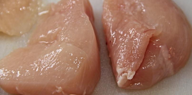 Dwie partie mięsa drobiowego z salmonellą! Można było je kupić w tym sklepie