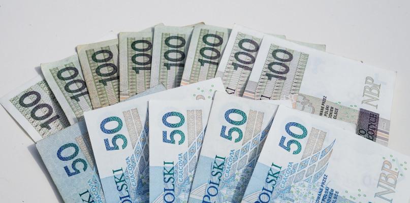 Zmiany w Polskim Ładzie wpłyną na pensje Polaków! Znamy wyliczenia 