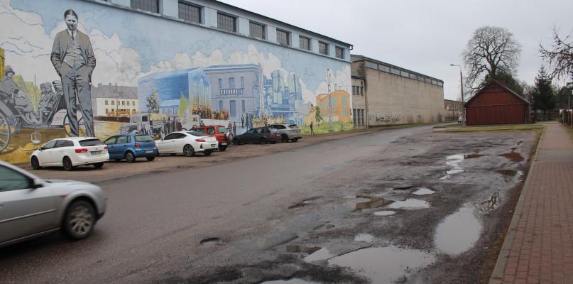 Miasto chce przejąć od powiatu remont ulicy Fabrycznej