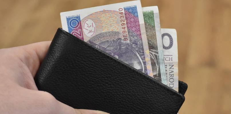 Rząd wypłaca kolejny dodatek! Kto może złożyć wniosek?