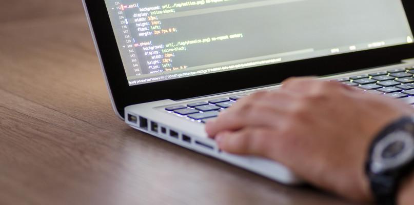 Ci pracownicy potrafią zarobić. Gdzie płacą nawet 40 tys. zł miesięcznie? 
