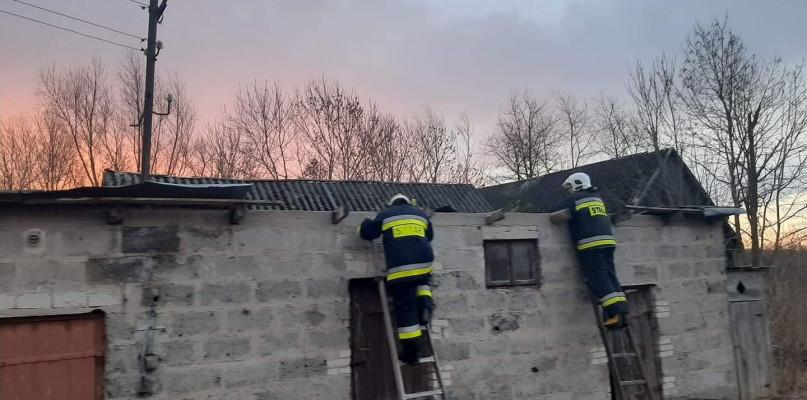 Strażacy kolejny dzień usuwają skutki wichur