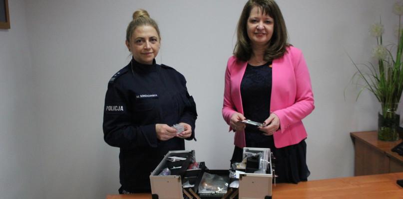 Walizka z „narkotykami” trafiła do policjantów