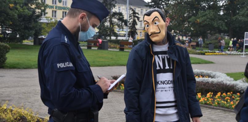 Chcą wprowadzić drakońskie kary za łamanie obostrzeń! 