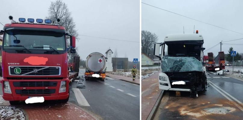 Zderzenie dwóch ciężarówek, jeden z kierowców w szpitalu