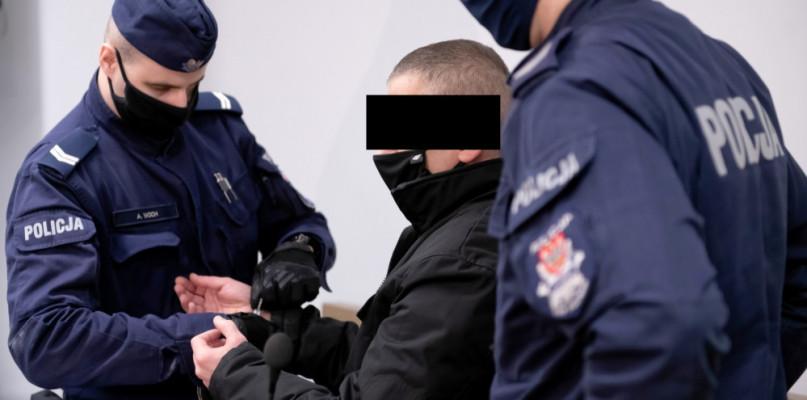 Wybiegł w rozdartej piżamie. Zostawił kartkę: 