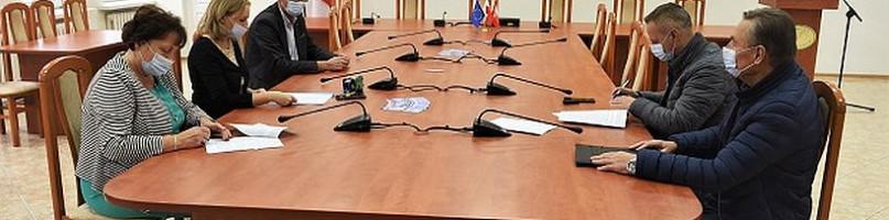 Jest wykonawca. Zbuduje boisko przy I Liceum