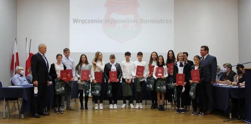 Odebrali stypendia burmistrza Kosowa Lackiego