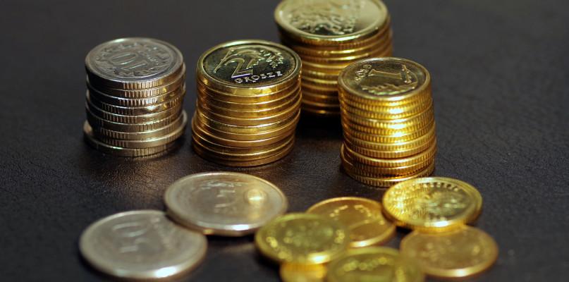 Szykują reformę emerytalną! Biedni seniorzy dostaną kasę raz w roku? 