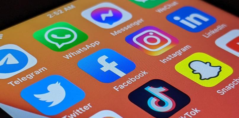 Gigant internetowy idzie na wojnę z antyszczepionkowcami! Jakie kroki podjął?