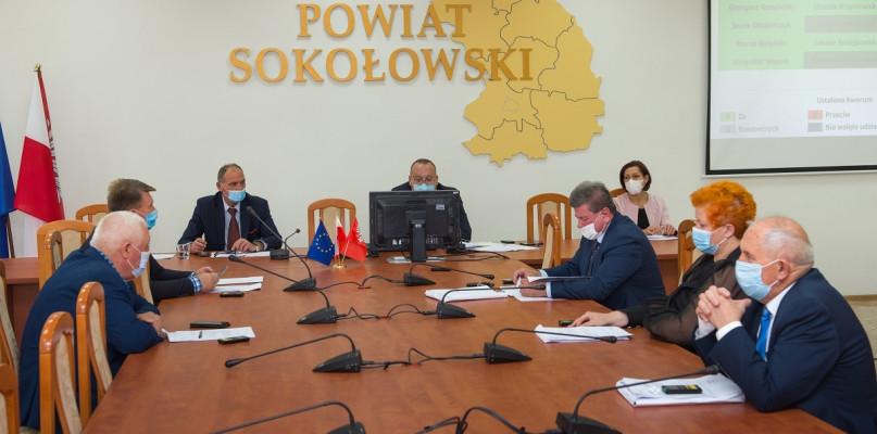Radni powiatowi przekazali swoją drogę gminie Sterdyń. Dlaczego?