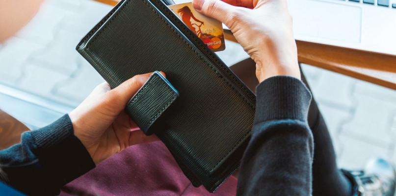 Znany bank będzie oddawał pieniądze klientom. Dlaczego?