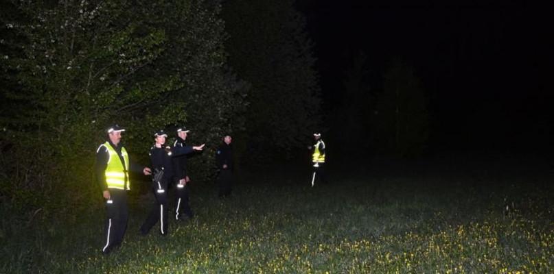 Zaginął grzybiarz, nocne poszukiwania były bardzo trudne