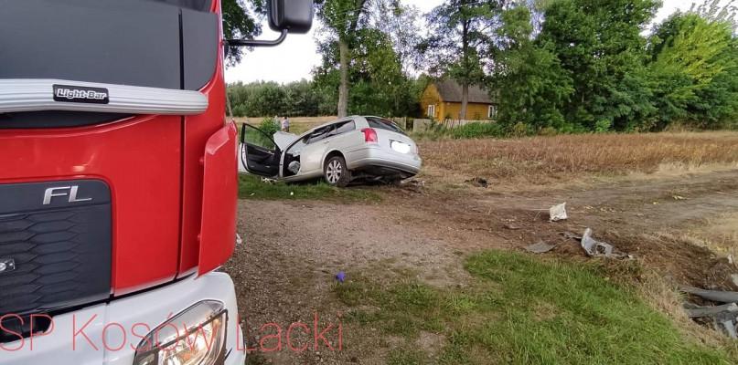 Kierowca i nastoletni pasażer trafili do szpitala