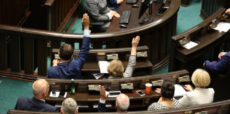 Burmistrzowie i radni będą rządzić dłużej? Planują wydłużyć kadencję samorządowców