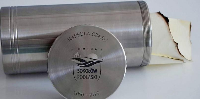 Zbierają materiały do kapsuły czasu...