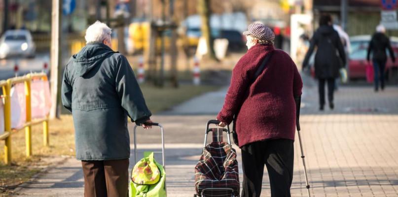 Takie zaległości mają seniorzy. Rekordzista ma do oddania aż...