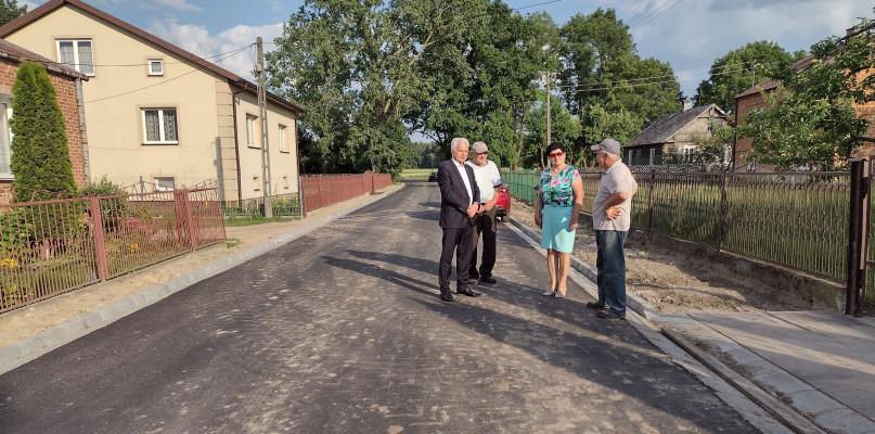 Dobiega końca przebudowa drogi w miejscowości Grądy