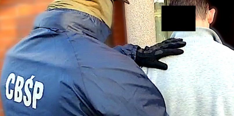Przemyt, handel bronią i zatrzymani policjanci! Taki arsenał już przejęto