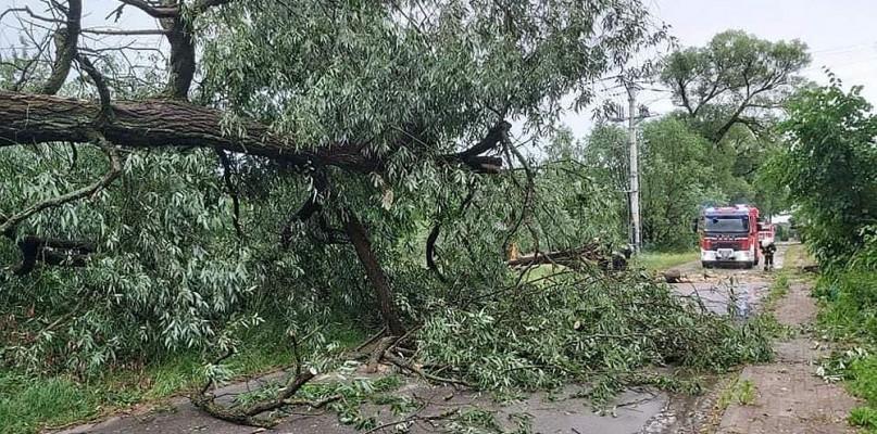 Czwartkowe burze przysporzyły pracy strażakom z powiatu