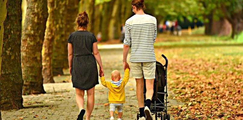 Szykują zmiany w Kodeksie pracy. Zyskać mają matki i ojcowie