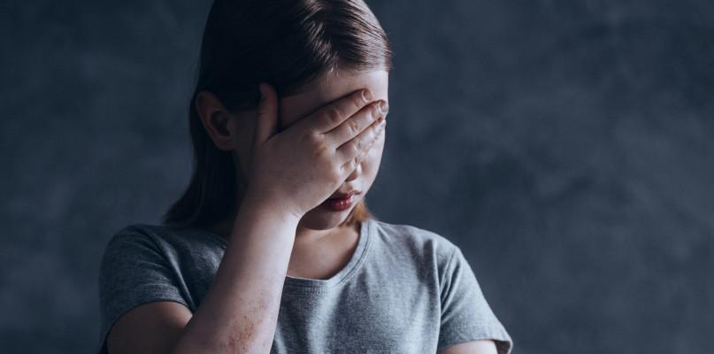 Kręcili pornografię z udziałem kilkuletniej córki? Małżeństwo zatrzymane!