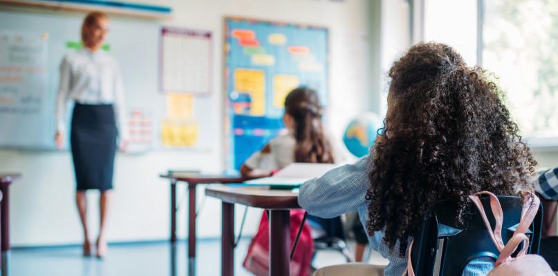 Koniec z trzema miesiącami wolnego dla nauczycieli? Ministerstwo szykuje zmiany