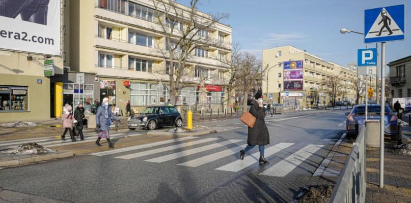 We wtorek zaczęły obowiązywać przepisy dot. m.in. pieszych przechodzących przez przejście